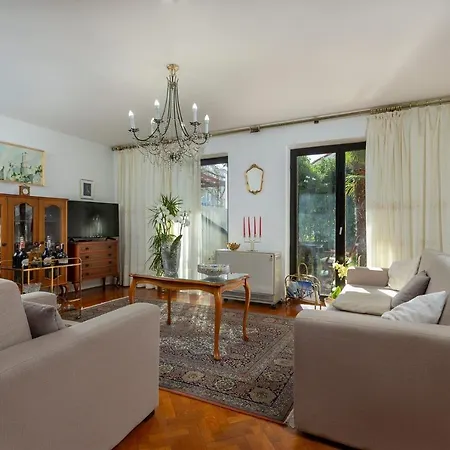 Suzana With Terrace Apartment