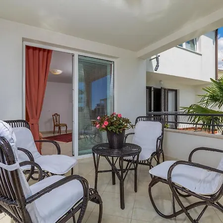 Suzana With Terrace Apartamento *