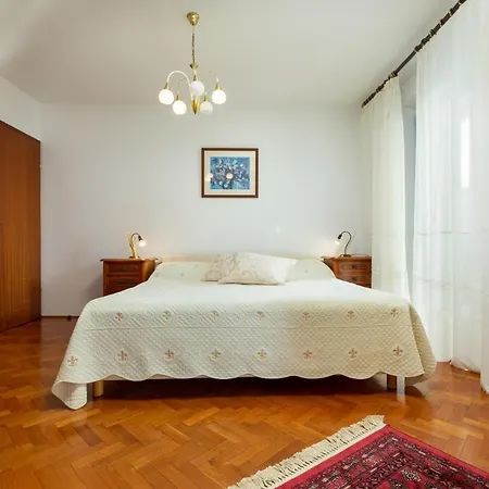 Suzana With Terrace Apartamento *