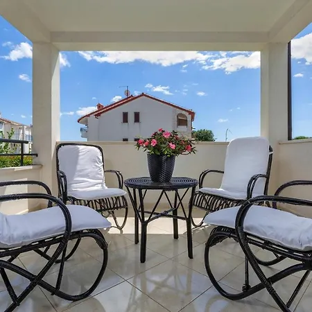 Suzana With Terrace Apartamento