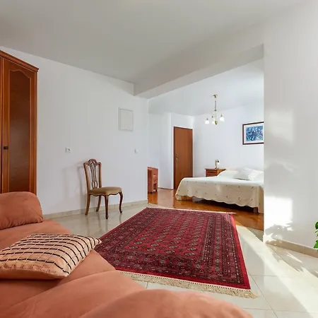 Suzana With Terrace Apartamento *